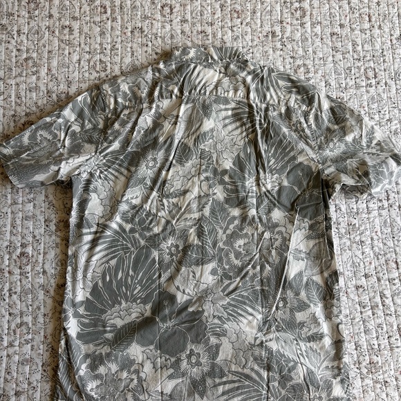 Men’s Button Down (L) / Bundle to SAVE! - Picture 3 of 3